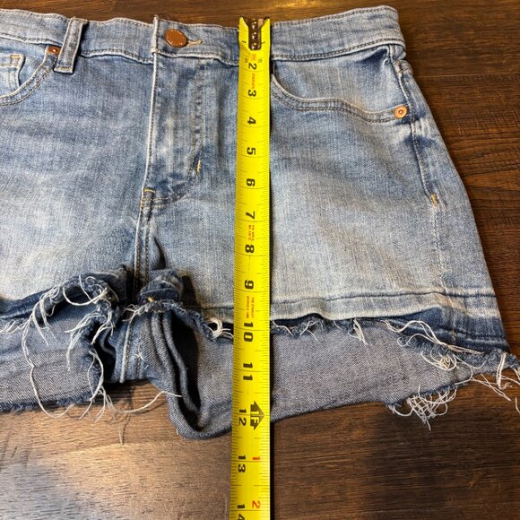 Banana Republic Women's Jean Shorts Mid-Rise 3" Size 27/4 Standard Distressed - Picture 4 of 6